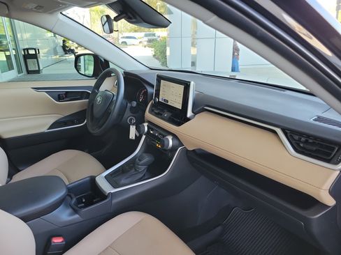 Certified 2025 Toyota RAV4 LE image 30