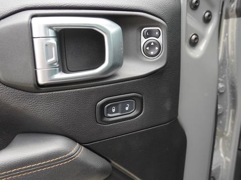 Used 2023 Jeep Gladiator Overland AWD/4WD image 18