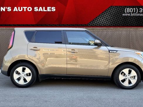 Used 2015 Kia Soul FWD image 2