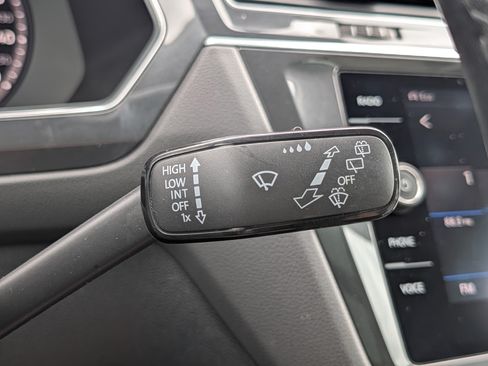 Used 2019 Volkswagen Tiguan SEL Premium w/ 3rd Row Seat Package AWD/4WD image 32