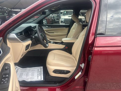 Used 2025 Jeep Grand Cherokee L Limited w/ Luxury Tech Group II AWD/4WD image 12