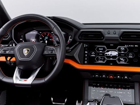 Used 2025 Lamborghini Urus Performante AWD/4WD image 69