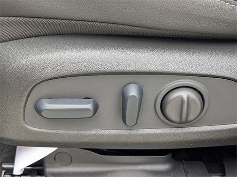 Used 2023 Chevrolet TrailBlazer ACTIV w/ Sun and Liftgate Package image 19