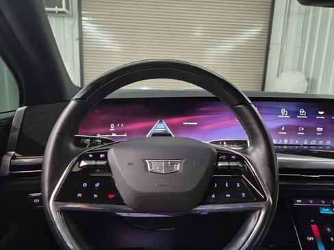 Certified 2025 Cadillac Escalade IQ Luxury 1 w/ Smart Trailering package image 25