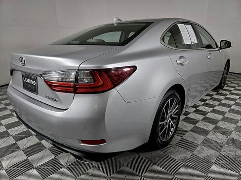 Used 2018 Lexus ES 350 w/ Luxury Package w/Wood Trim image 5