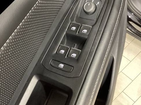 Used 2024 Volkswagen Atlas SE AWD/4WD image 20