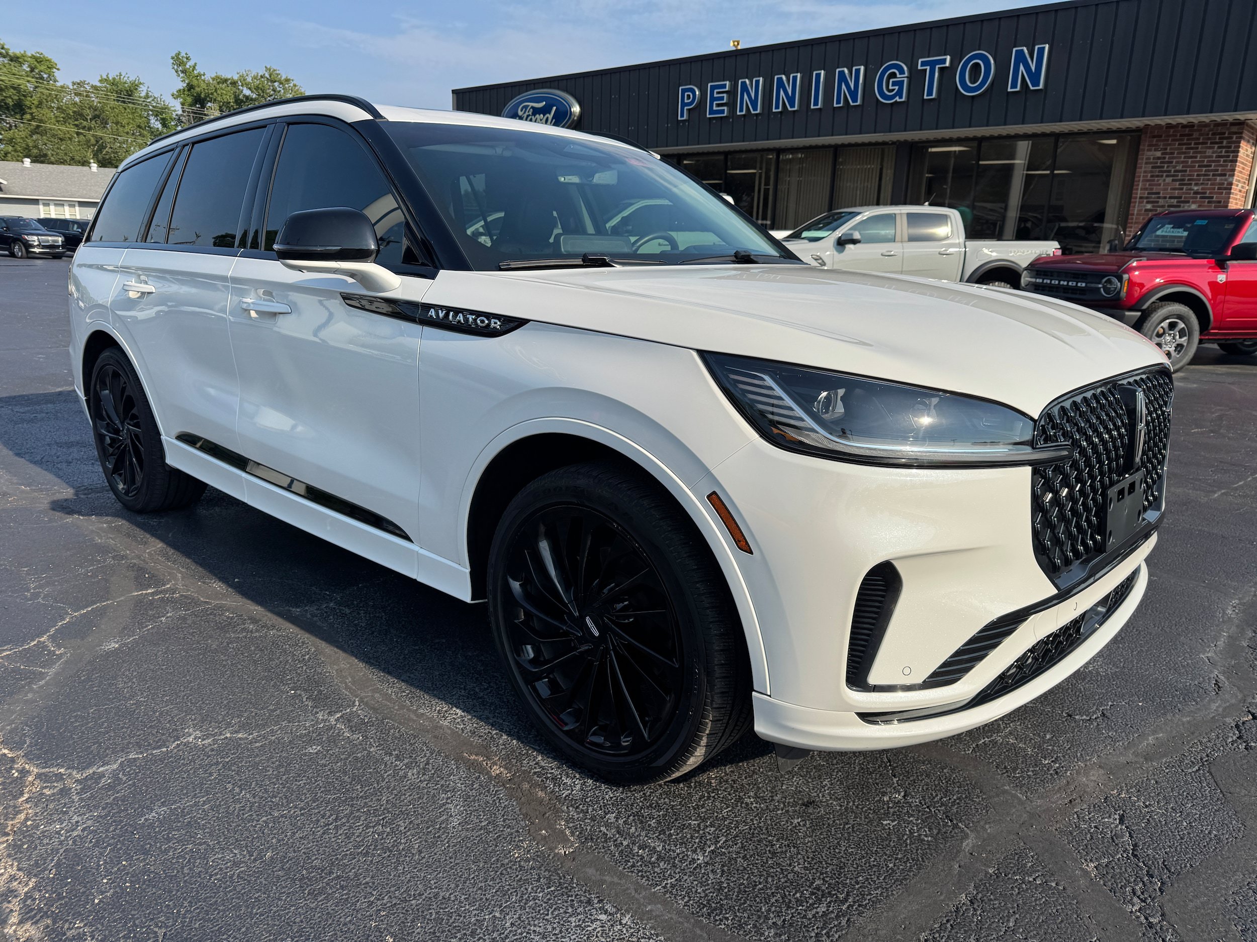 Used 2025 Lincoln Aviator Reserve w/ Luxury Package RWD image 9