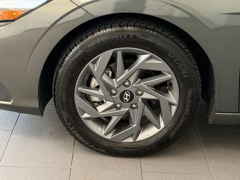 Used 2024 Hyundai Elantra SEL FWD image 4