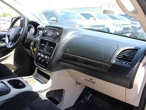 Used 2016 Dodge Grand Caravan SXT FWD image 13
