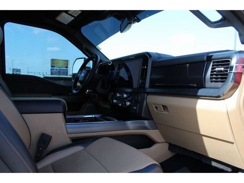 Used 2025 Ford F250 Lariat w/ Lariat Ultimate Package AWD/4WD image 21