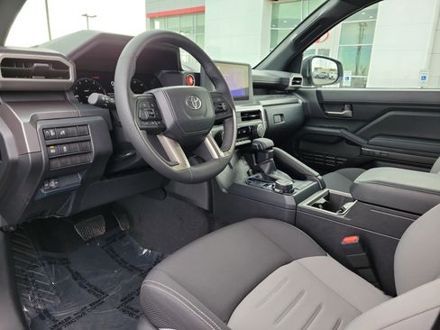 Used 2025 Toyota Tacoma TRD Off-Road image 19