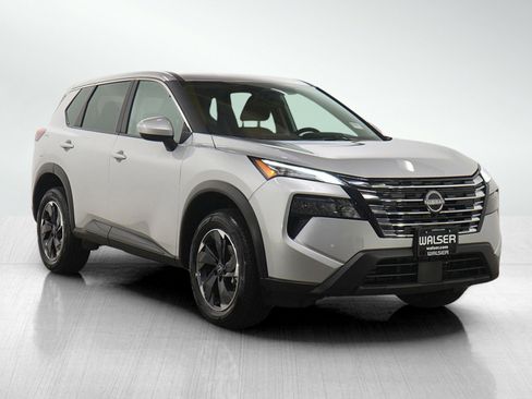 Used 2025 Nissan Rogue SV AWD/4WD image 7