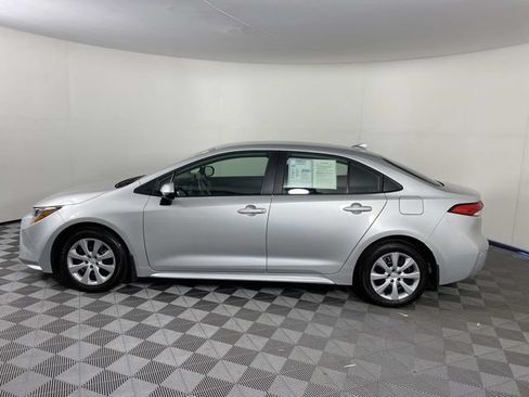Used 2025 Toyota Corolla LE FWD image 5