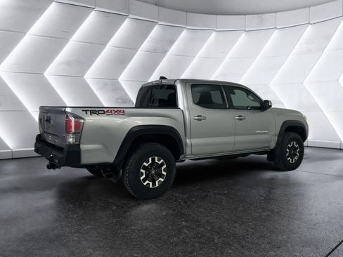 Used 2021 Toyota Tacoma TRD Off-Road w/ Technology Package AWD/4WD image 4