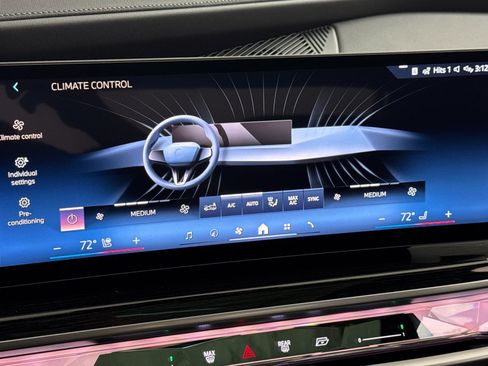 Used 2026 BMW i7 xDrive60 w/ Executive Package RWD image 26