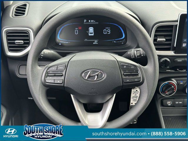 Certified 2025 Hyundai Venue SE FWD image 15