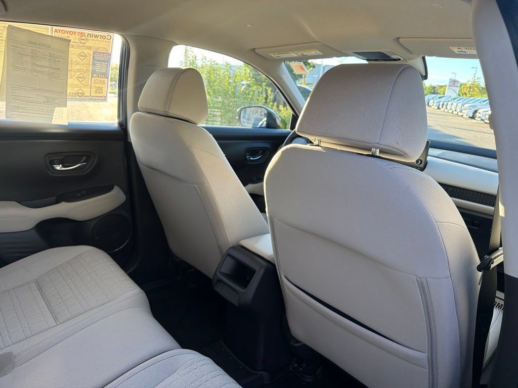Used 2024 Honda HR-V LX image 16
