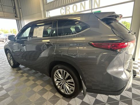 Used 2023 Toyota Highlander Platinum AWD/4WD image 4