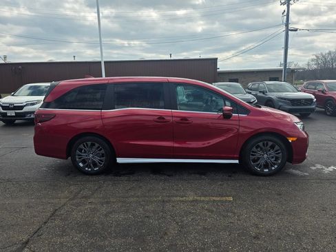 New 2026 Honda Odyssey Touring image 2