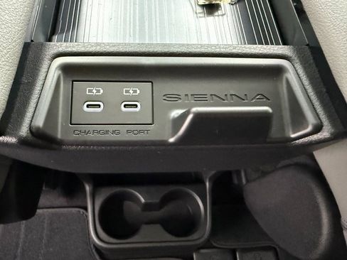 New 2026 Toyota Sienna XLE image 31