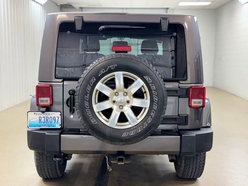 Used 2018 Jeep Wrangler Sahara AWD/4WD image 6