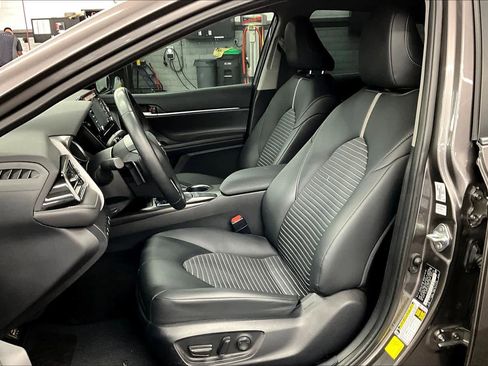 Used 2024 Toyota Camry SE image 7