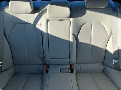 Used 2025 Genesis G70 2.5T image 12