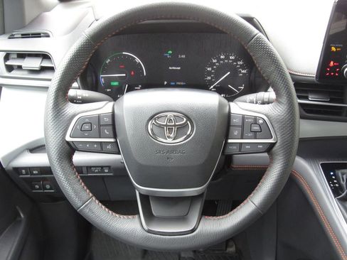 Used 2024 Toyota Sienna XSE image 27