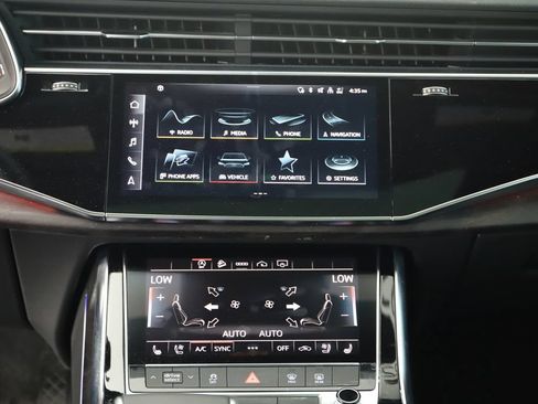 Used 2022 Audi Q8 Premium Plus AWD/4WD image 16