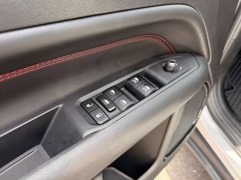 Used 2026 Jeep Compass Trailhawk AWD/4WD image 12