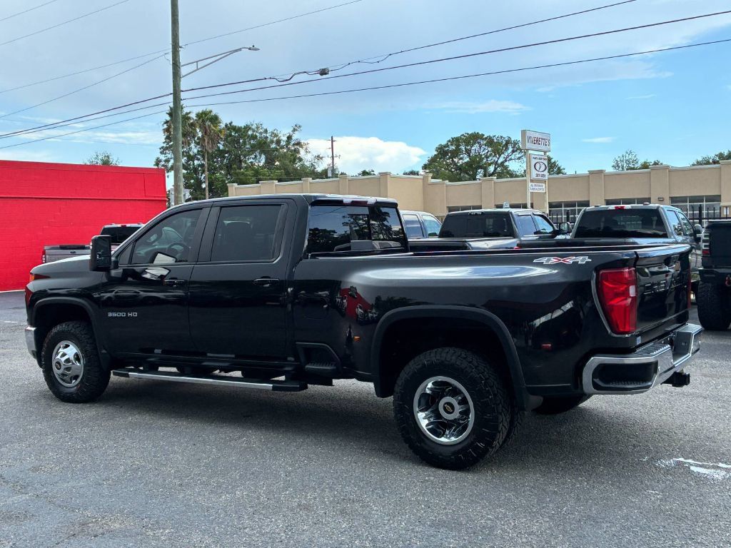Used 2022 Chevrolet Silverado 3500 LT w/ All Star Edition AWD/4WD image 2