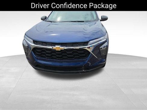 Used 2024 Chevrolet Trax LS w/ Driver Confidence Package FWD image 9