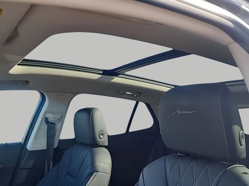 Used 2023 Buick Envision Avenir image 27