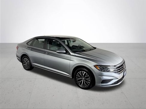 Used 2019 Volkswagen Jetta SE FWD image 4