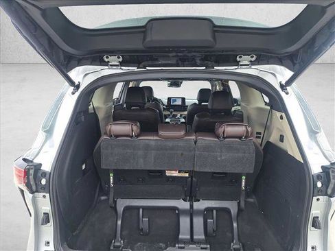 Used 2021 Toyota Sienna Platinum FWD image 18