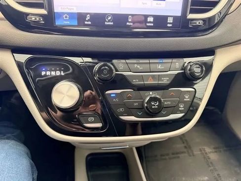 Used 2024 Chrysler Pacifica Touring-L FWD image 38