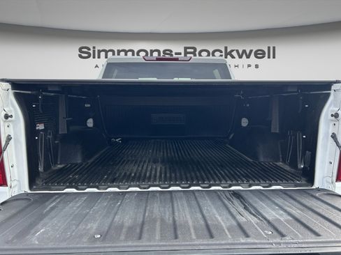 Used 2022 Chevrolet Silverado 1500 Custom image 8