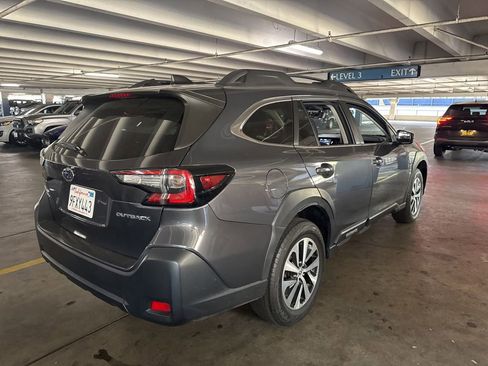 Used 2023 Subaru Outback Premium AWD/4WD image 3