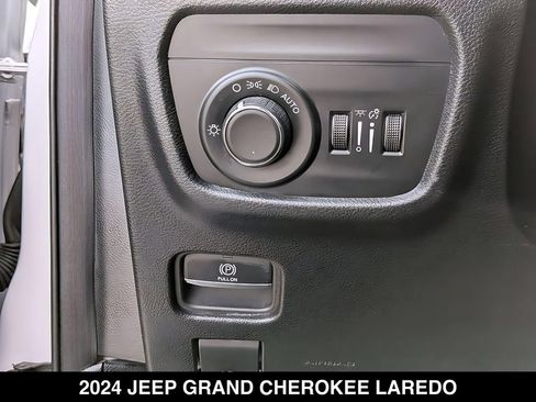 Used 2024 Jeep Grand Cherokee Laredo AWD/4WD image 20