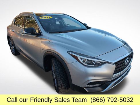 Used 2017 INFINITI QX30 Premium w/ Navigation Package image 8