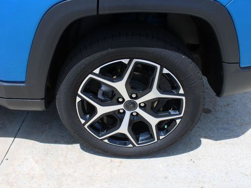Certified 2025 Jeep Compass Limited AWD/4WD image 10
