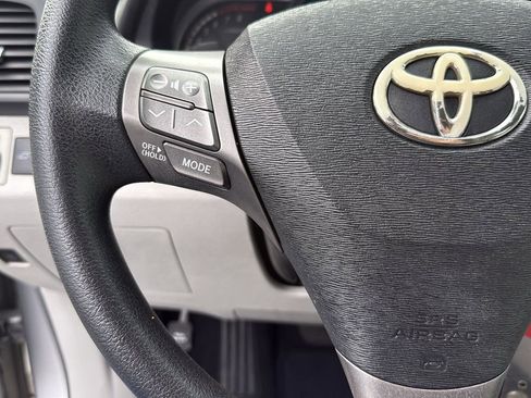 Used 2012 Toyota Venza LE w/ LE Convenience Pkg image 17