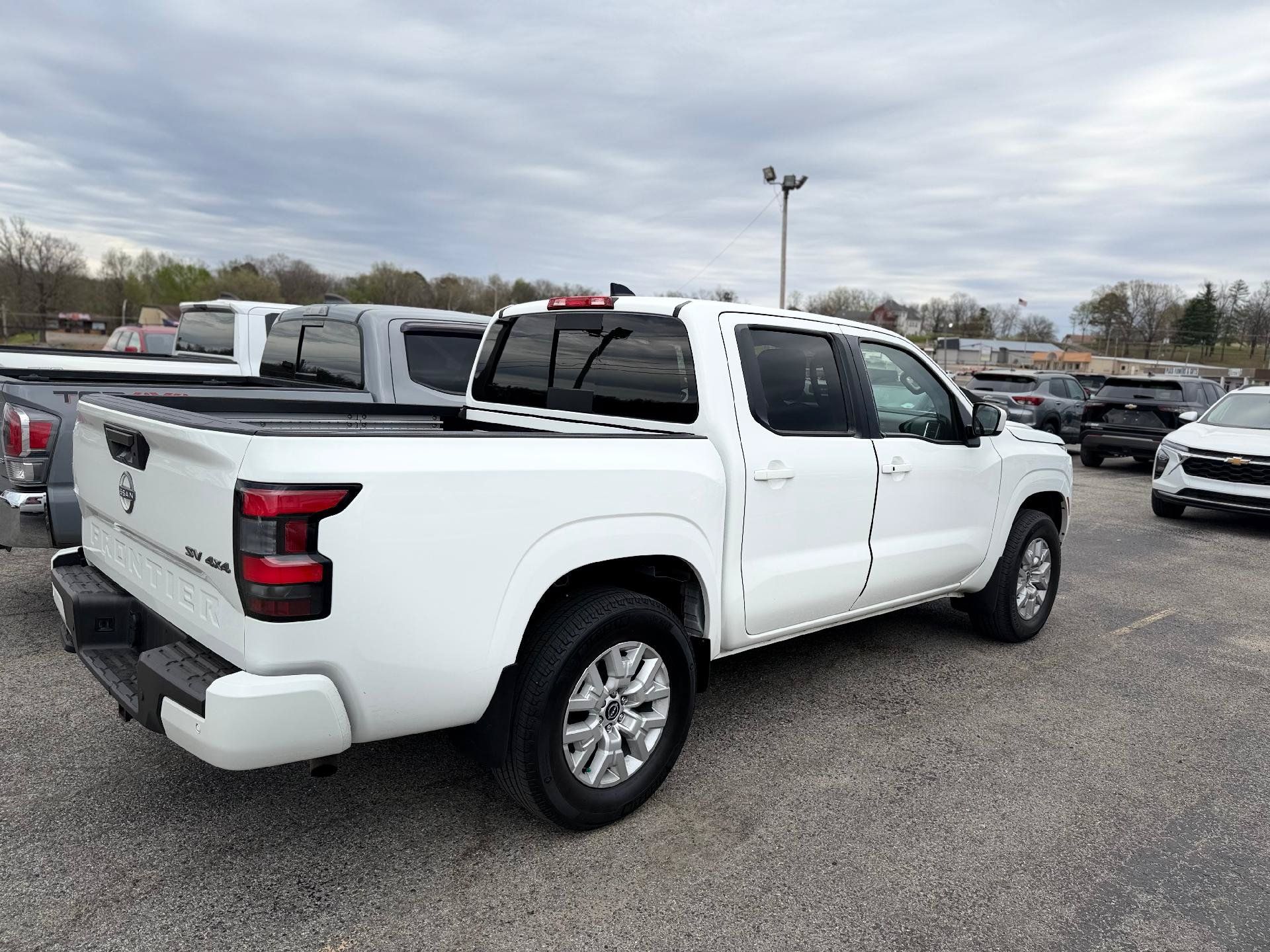 Used 2023 Nissan Frontier SV w/ SV Convenience Package AWD/4WD image 3