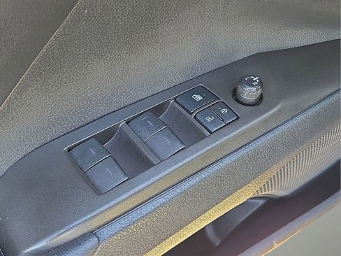 Used 2021 Toyota Camry SE image 20