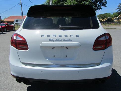 Used 2012 Porsche Cayenne Turbo image 8