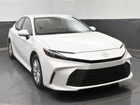 Used 2025 Toyota Camry LE FWD image 2