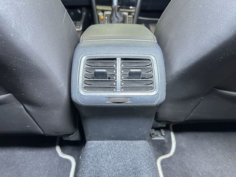 Used 2016 Volkswagen Golf 4-Door image 25