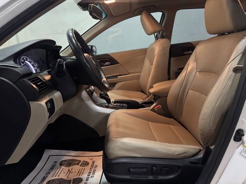 Used 2015 Honda Accord Touring image 17