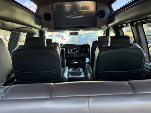 Used 2023 Chevrolet Express 2500 image 29