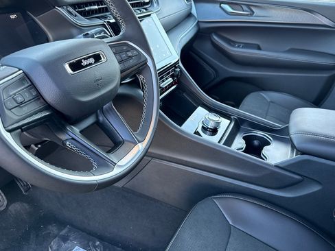 New 2025 Jeep Grand Cherokee L Altitude image 9